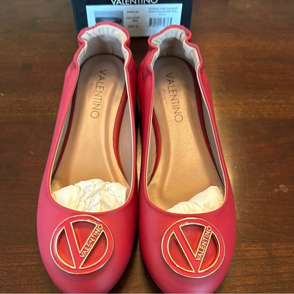 NWT❣️Valentino Women's Red Flats with Logo Detail